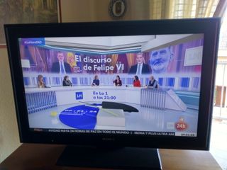 TV Sony KDL-32S5600 con pie y mando