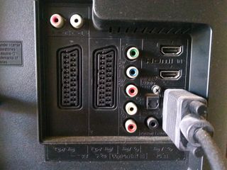 TV Sony KDL-32S5600 con pie y mando