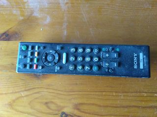 TV Sony KDL-32S5600 con pie y mando