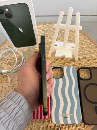 iPhone 13 Verde con Accesorios