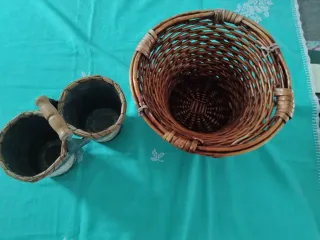 Maceteros de metal y mimbre