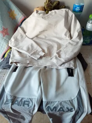 Set sportivo grigio e bianco per ragazzi