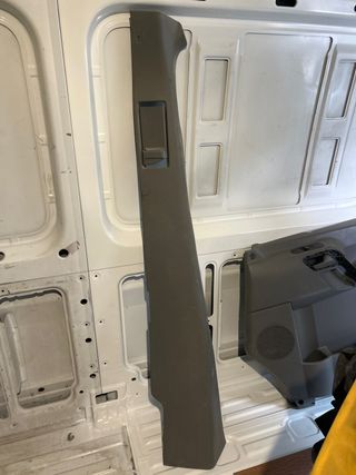 Embellecedor Pilar Puerta izquierda Sprinter w906