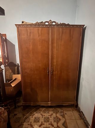 Armario ropero antiguo de madera