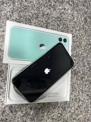 iPhone 11 128 GB Verde+3 fundas, salud batería 85%