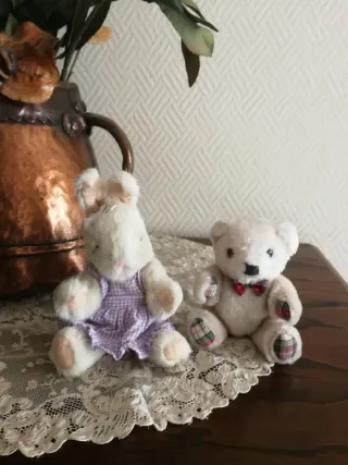 Conjunto Peluches Conejita + Osito Articulados