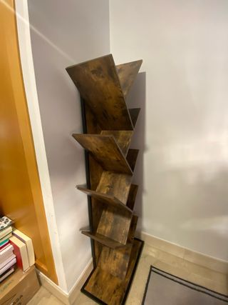 Estantería de árbol para libros en madera