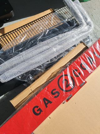 Barbacoa híbrida de 4 quemadores con 2 bandejas