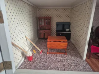 Casita de muñecas de madera