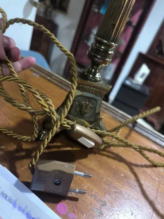 Lámpara de mesa de bronce