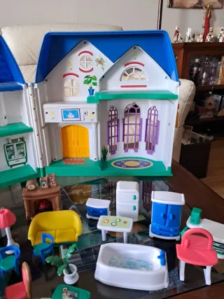 Casita de muñecas con accesorios