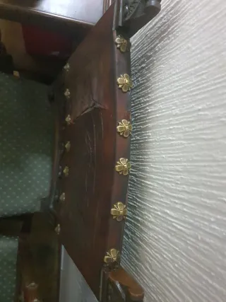 Sillas antiguas de madera y tela