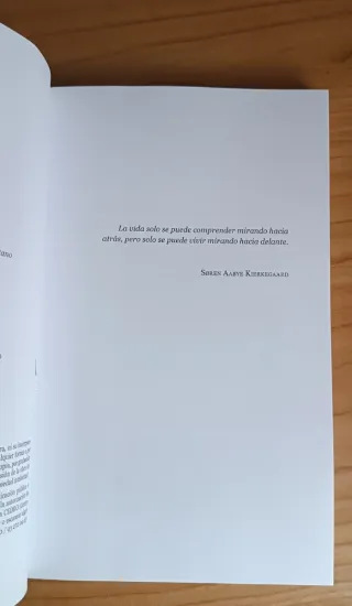 Un melocotón con piel de plátano