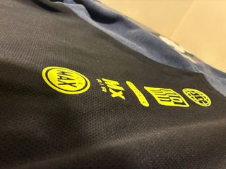 Chaqueta Nike Air Max Gris y Negra