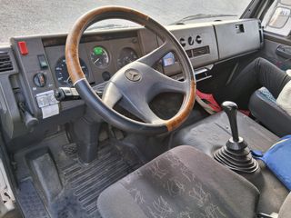 MERCEDES 814 CAJA CON PLATAFORMA ELEVADORA