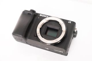 Sony Alpha 6400 +  Objetivo Sony 18-135