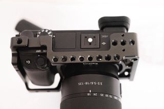 Sony Alpha 6400 +  Objetivo Sony 18-135