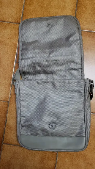 Borsa a tracolla Carpisa grigia