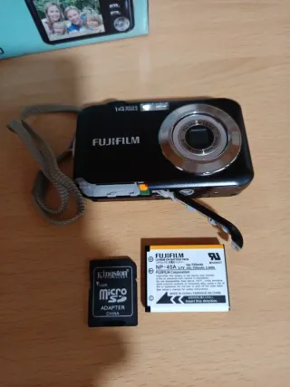 Cámara "FLOW 2010"= Digital Fujifilm Negra