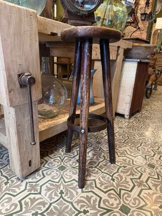 Taburete rústico industrial antiguo