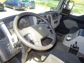 Volvo FL 240.18-CAMIONES GANCHO PORTACONTENEDOR
