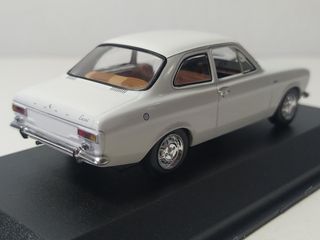 Ford Escort de 1971 a escala 1:43 (Minichamps)