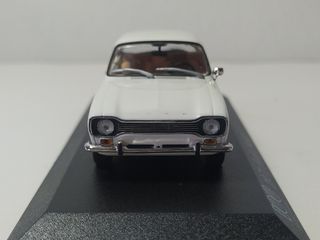 Ford Escort de 1971 a escala 1:43 (Minichamps)