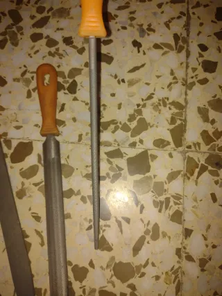 3 Limas de metal con mango naranja