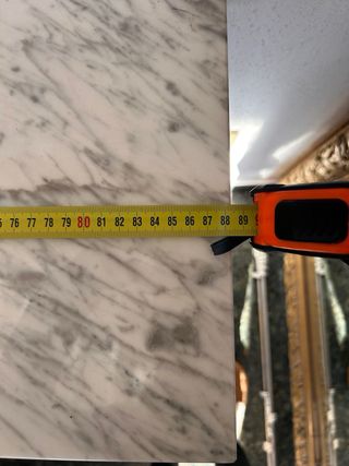 Aparador de madera con mármol