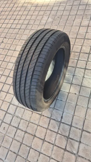 Neumático Michelin 205/55 R17 V1 muy buen estado