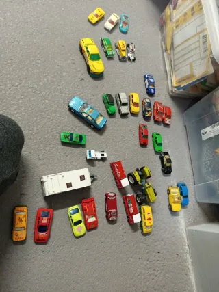 Escucho ofertas Lote coches miniatura.