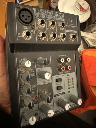 Mezclador Behringer Xenyx 502