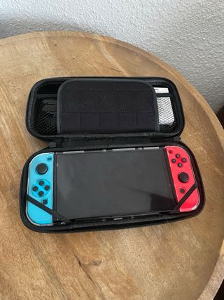 Nintendo Switch OLED Azul/Rojo + Funda
