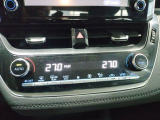 Toyota Corolla Sedán  125H Active Tech