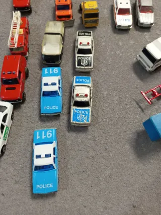 Escucho ofertas Lote 2 coches Majorette