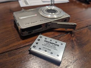 Cámara Digital Olympus FE-280 Plata