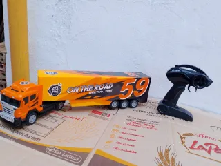 Camión teledirigido naranja On The Road