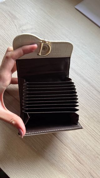 Tarjetero Mujer Blanco y Dorado