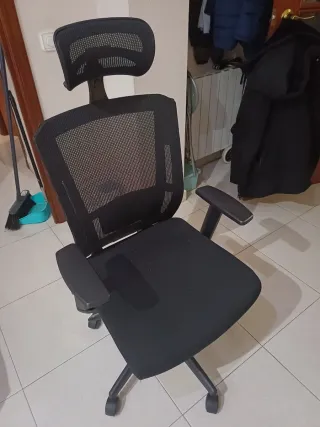 Silla de oficina ergonómica negra