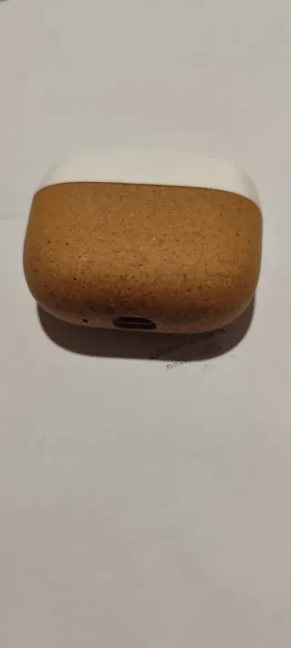 Airpods Natura Caja Marrón y Blanca de corcho