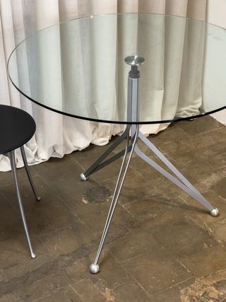 Mesa Regulable “Anonimus” Ron Arad para Zeus