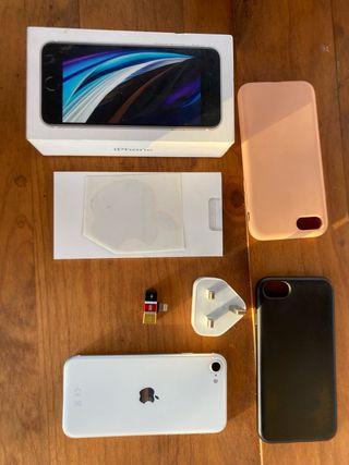 iPhone SE 2ª Gen 128GB Negro/Rosa