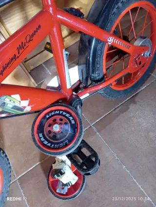Bicicleta infantil roja