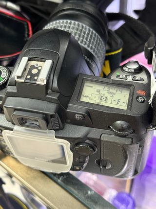 Cámara Nikon D70 + Objetivo 38-80mm + Accesorios