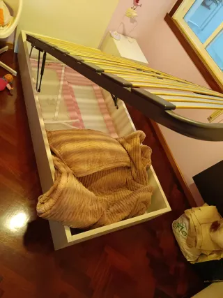 Cama infantil con cabecero, somier y canapé