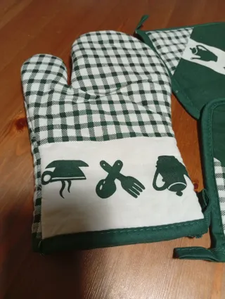 Set guanto forno e presine a quadretti