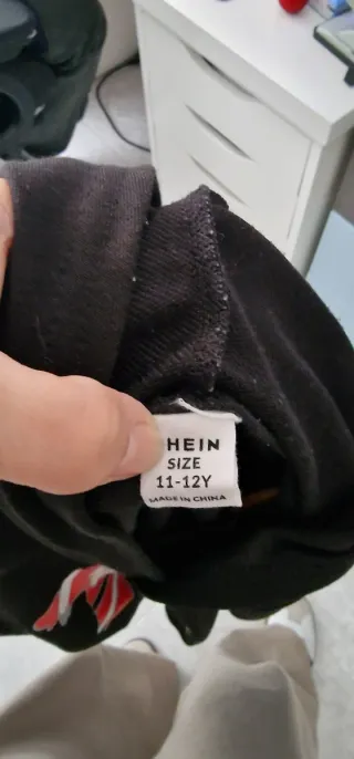 Sudadera Negra con Dibujo de Papá Noel