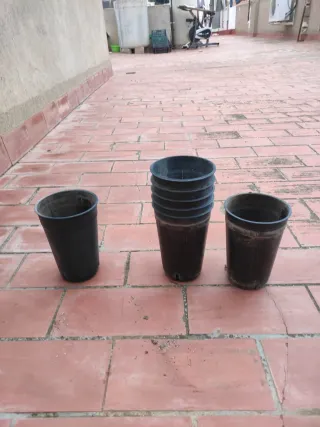 Macetas de plástico negras (Set de 3)