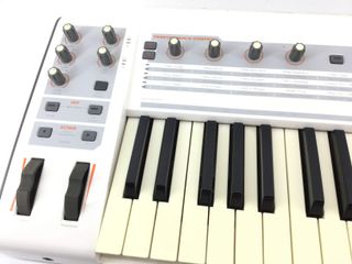 sintetizador m-audio venom