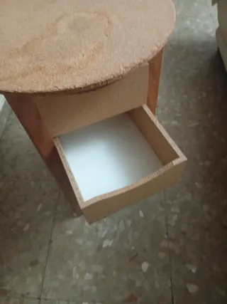 Mesa camilla redonda tela beige y blanca.